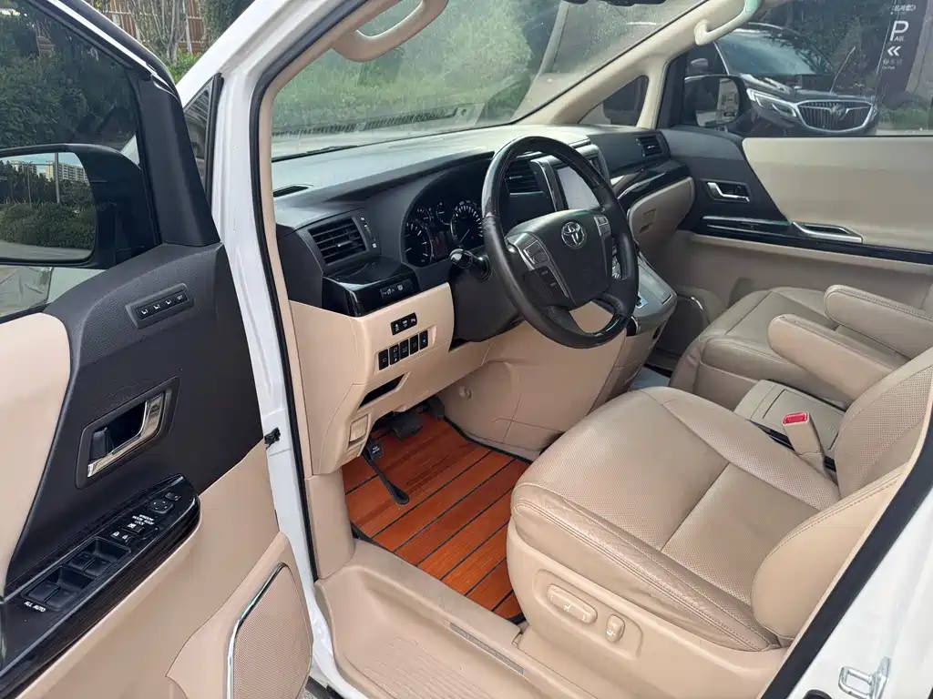 Alphard 3.5 L Luxury