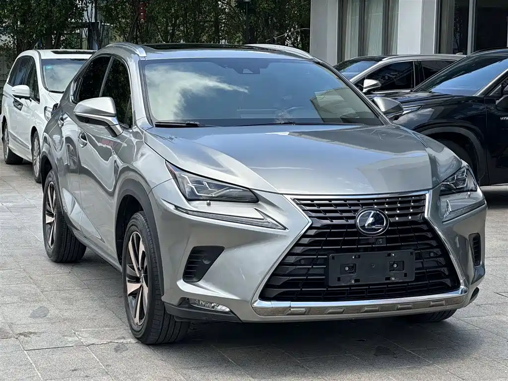 Lexus NX 300 h FWD Sharp Style