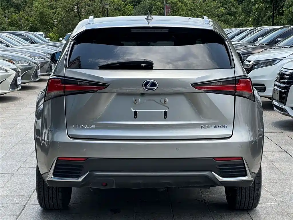 Lexus NX 300 h FWD Sharp Style