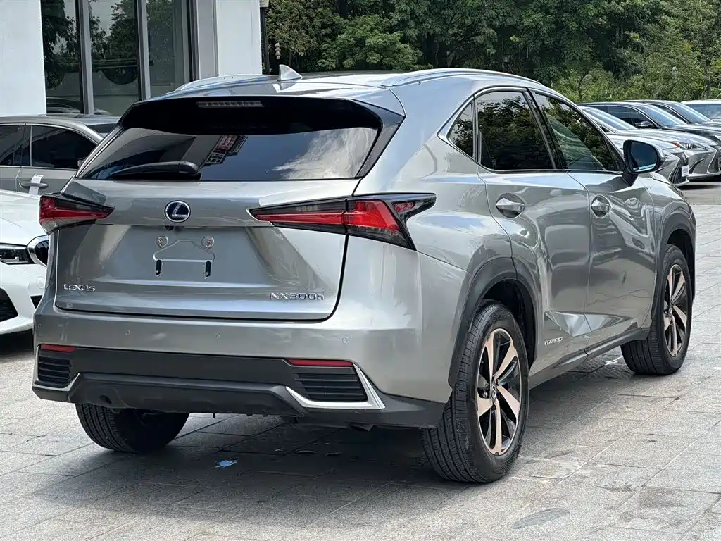 Lexus NX 300 h FWD Sharp Style