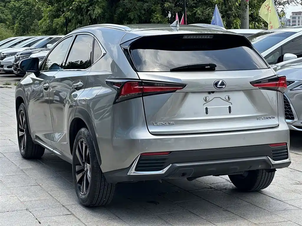 Lexus NX 300 h FWD Sharp Style