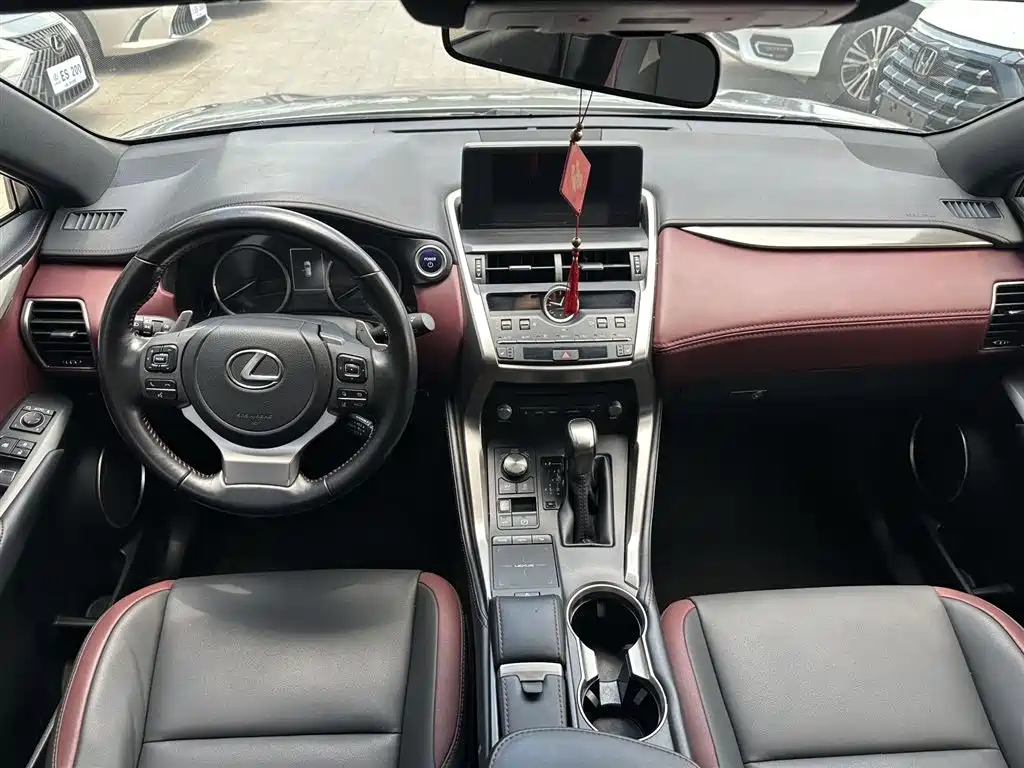 Lexus NX 300 h FWD Sharp Style