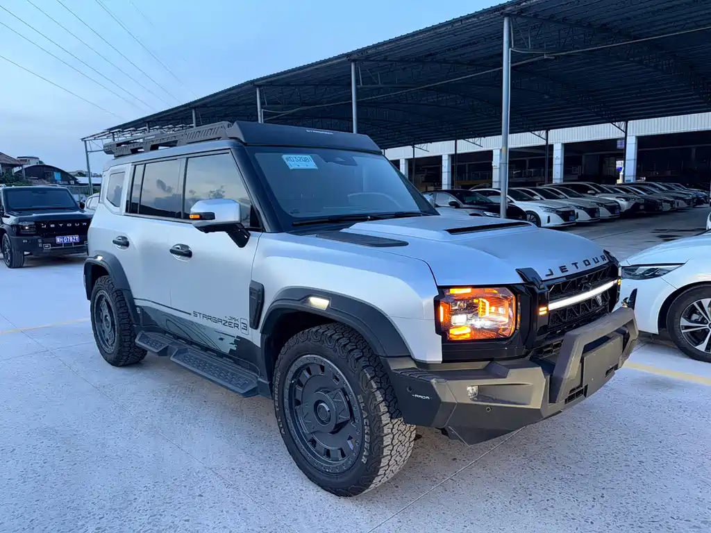 Jetour Traveller 2.0 T 4 WD Silver Dragon