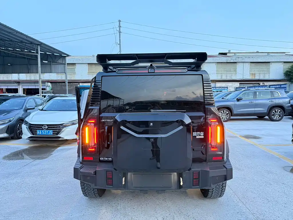 Jetour Traveller 2.0 T 4 WD Silver Dragon