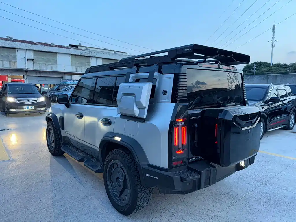 Jetour Traveller 2.0 T 4 WD Silver Dragon