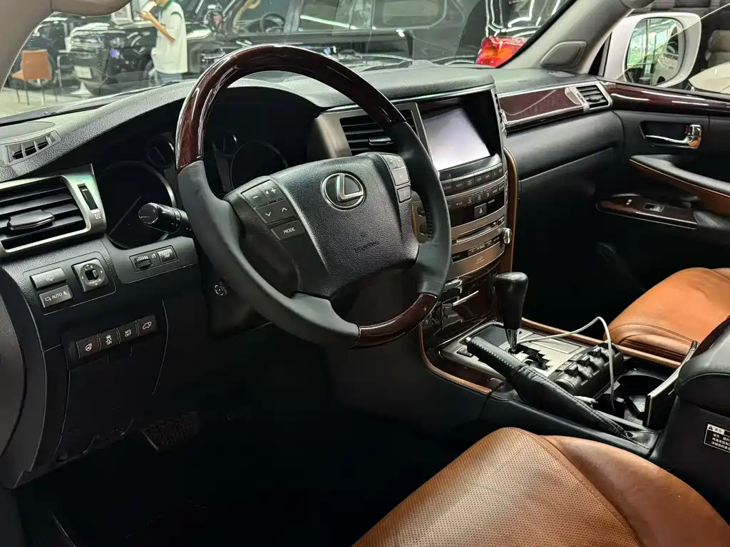 Lexus LX 570