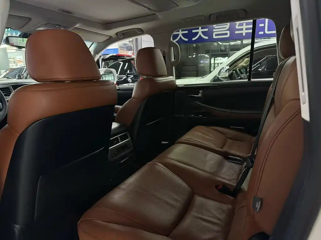 Lexus LX 570