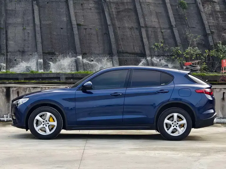 Alfa Romeo Stelvio 2.0 T 200 HP Luxury