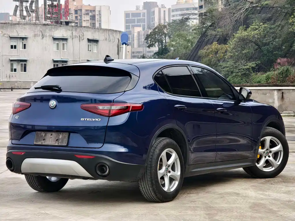 Stelvio 2.0 T 200 HP Luxury