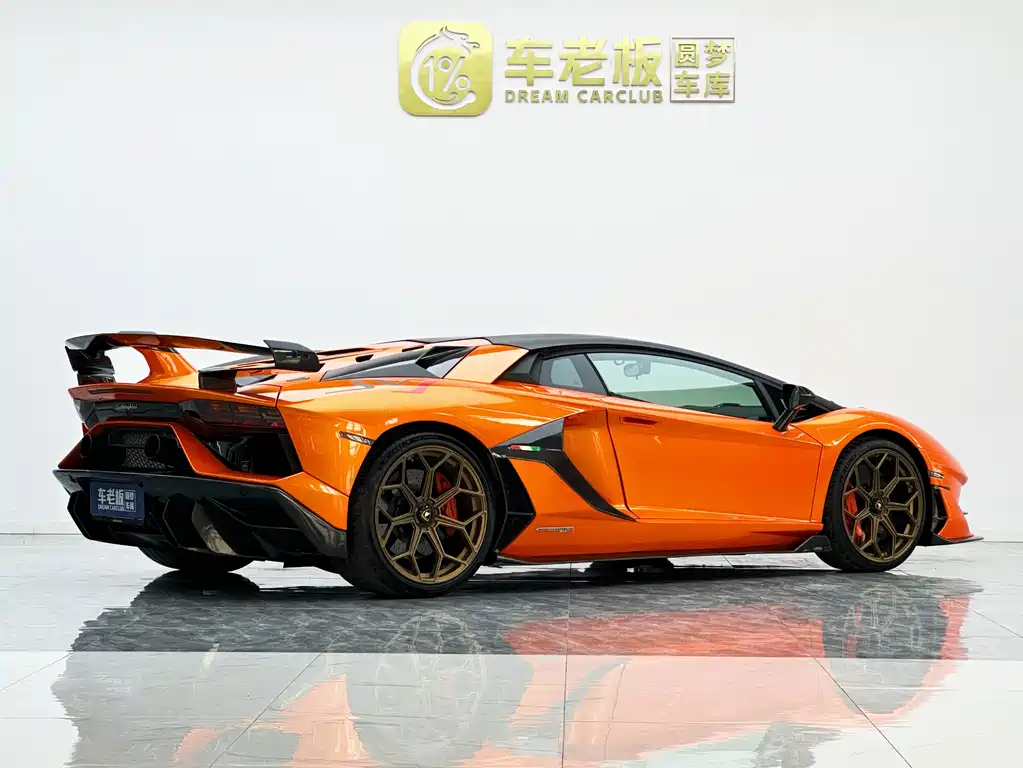 Aventador LP 700-4