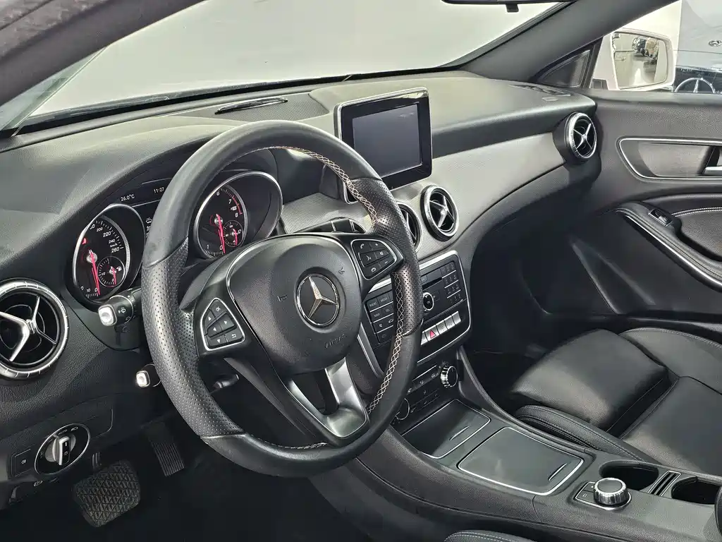 Mercedes-Benz CLA (Import) CLA 200 Fashion