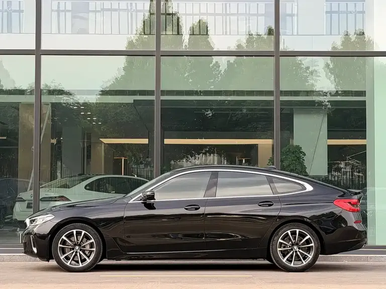 BMW 6 Series GT 630 i Luxury Design Package