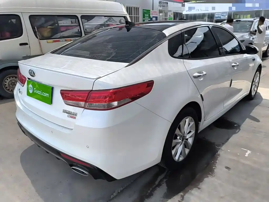 Kia K5 1.6 T Auto LUX