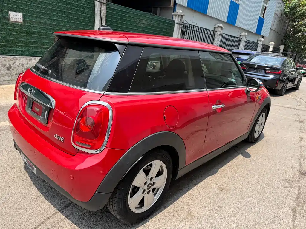 MINI 1.2 T ONE