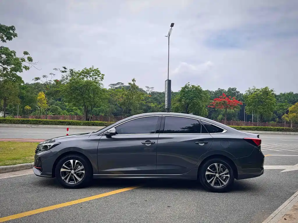 Eado Smooth Enjoyment PLUS Blue Whale NE 1.4 T GDI DCT Distinguished