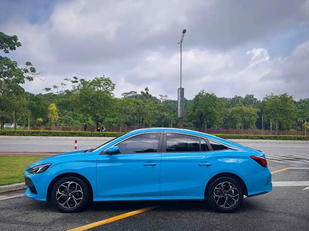 MG5 180 DVVT CVT Youth Luxury