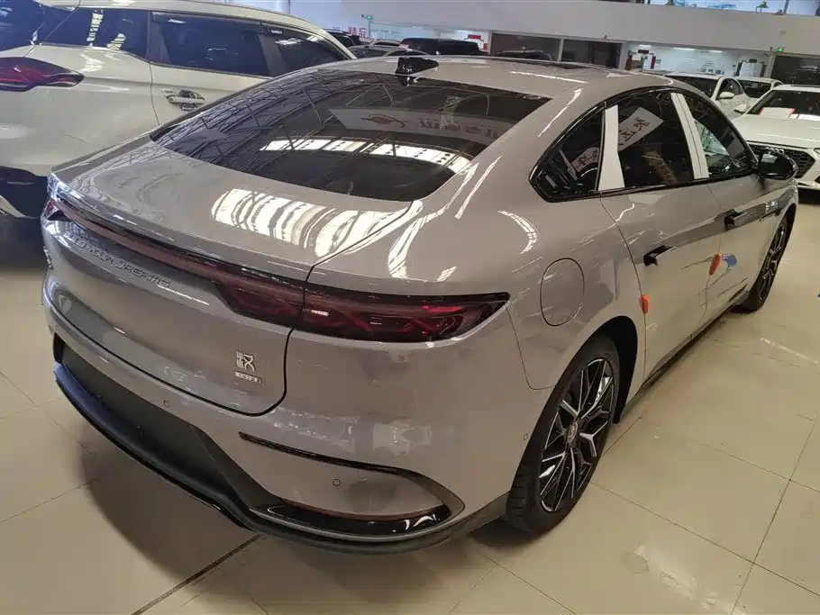 Han DM-i Smart Drive 125 KM Honored