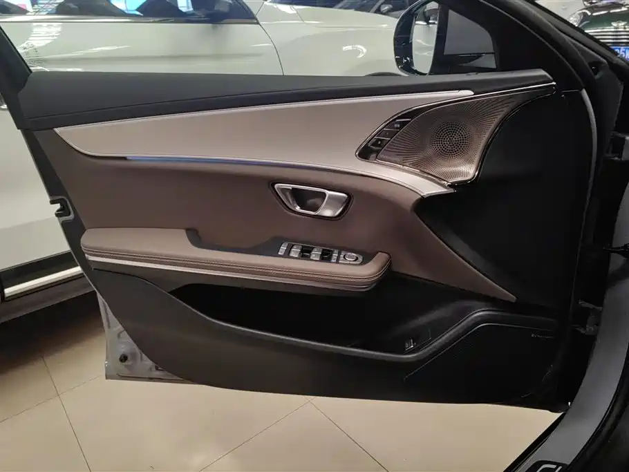 Han DM-i Smart Drive 125 KM Honored