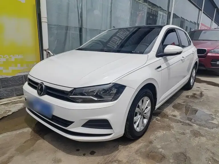 Volkswagen Polo Plus 1.5 L Auto Colorful Tech