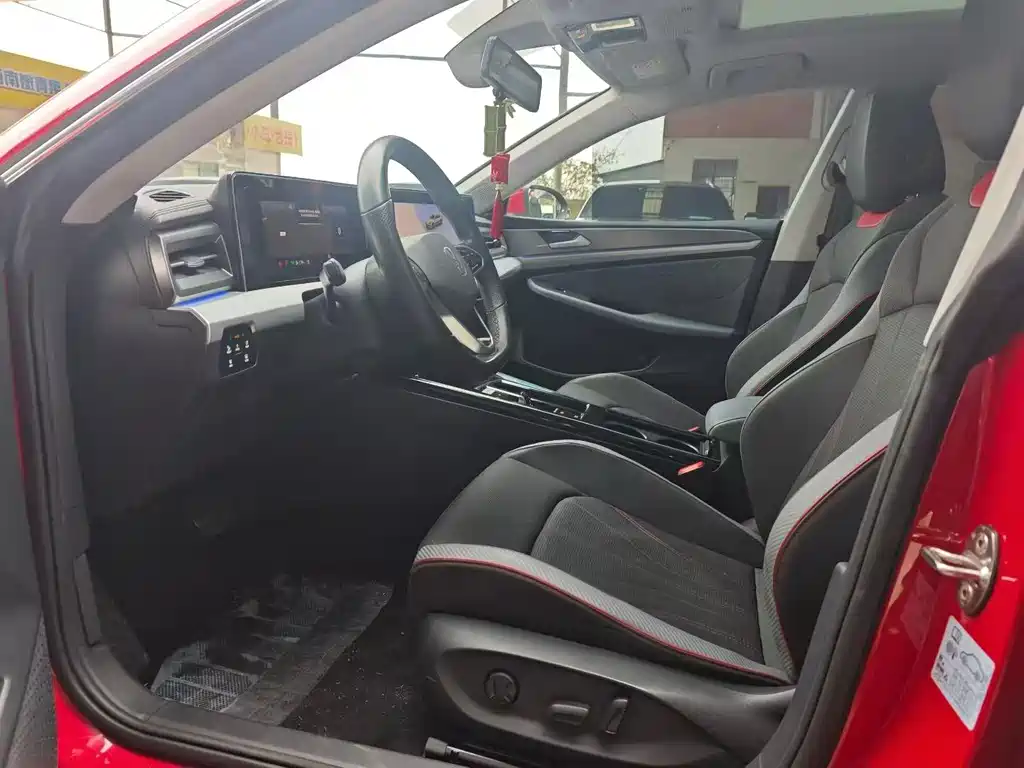 Lamando Lamando L 280 TSI DSG Spicy Cool