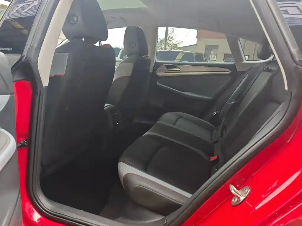 Lamando Lamando L 280 TSI DSG Spicy Cool