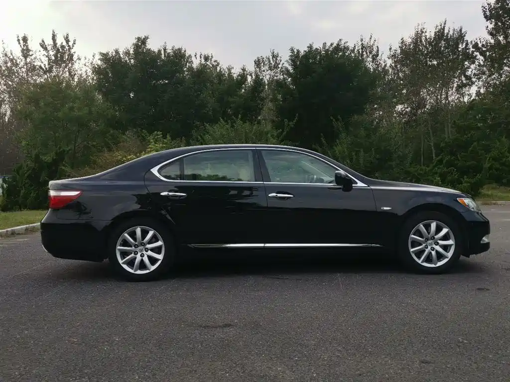 Lexus LS 460 L Distinguished