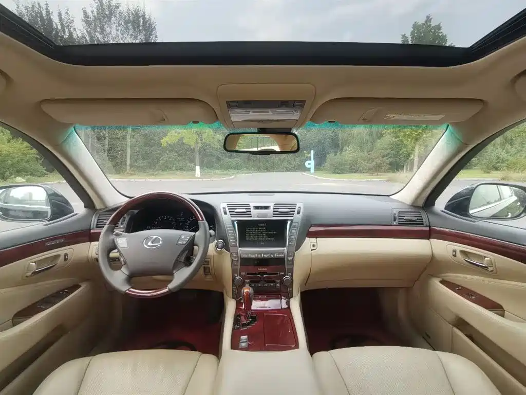 Lexus LS 460 L Distinguished