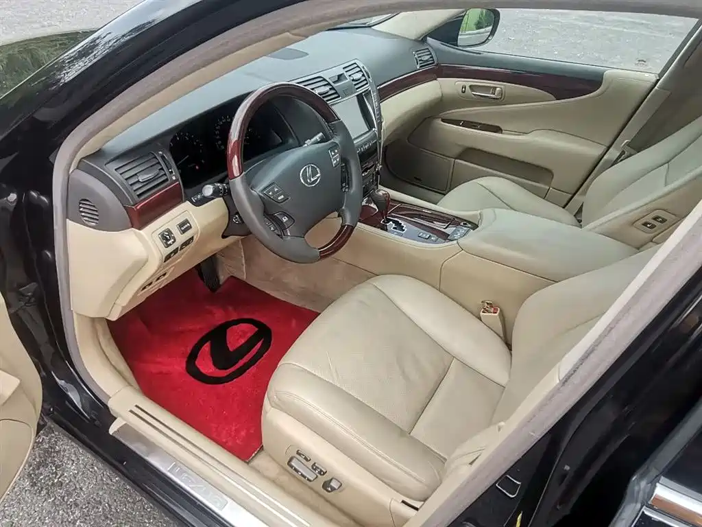 Lexus LS 460 L Distinguished