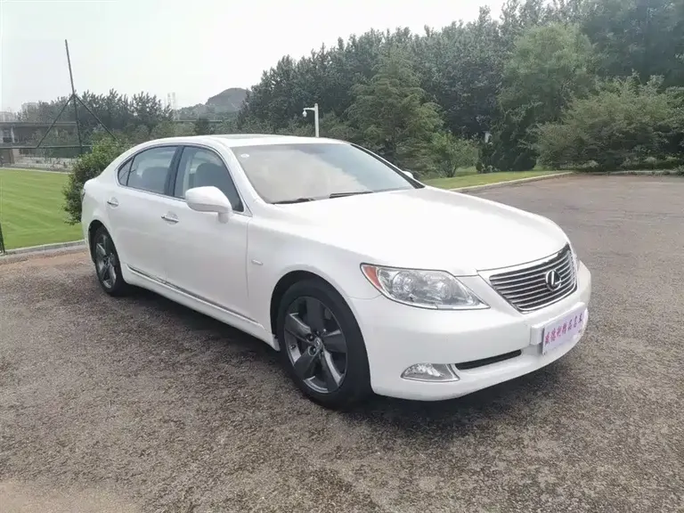Lexus LS 460 L Distinguished