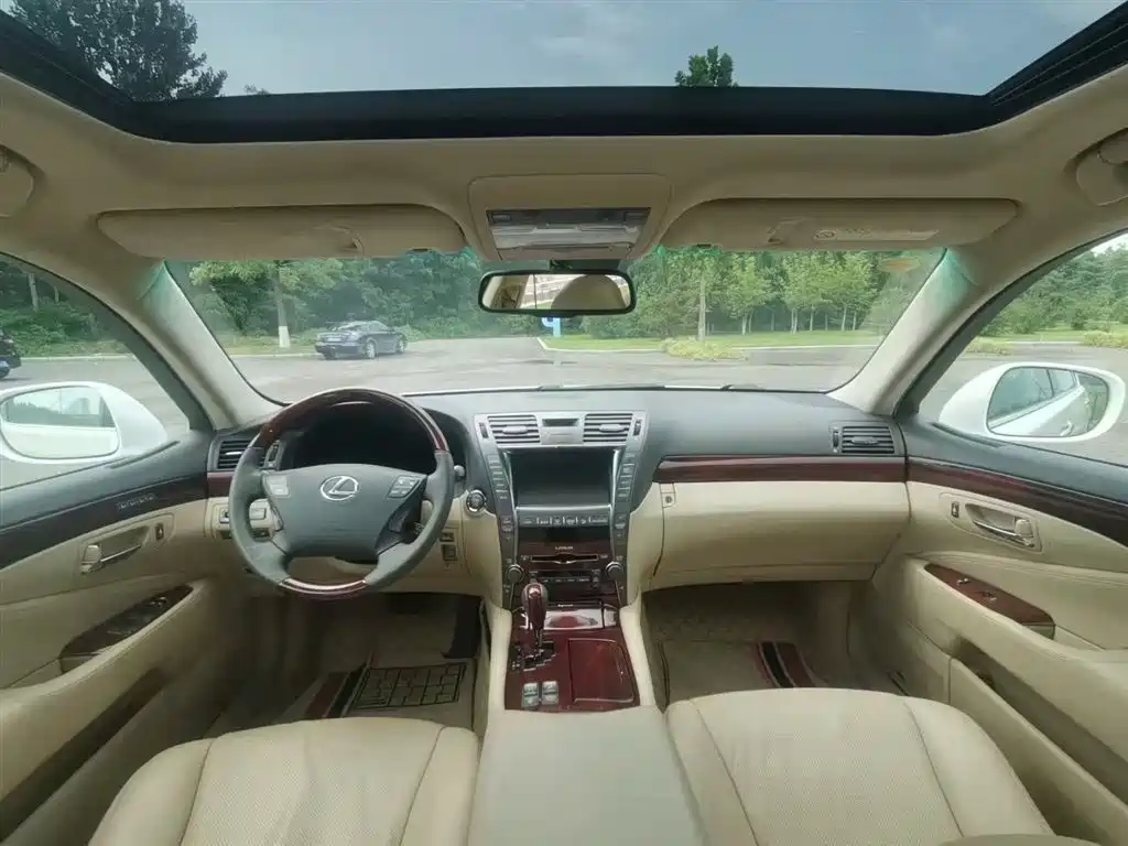 Lexus LS 460 L Distinguished