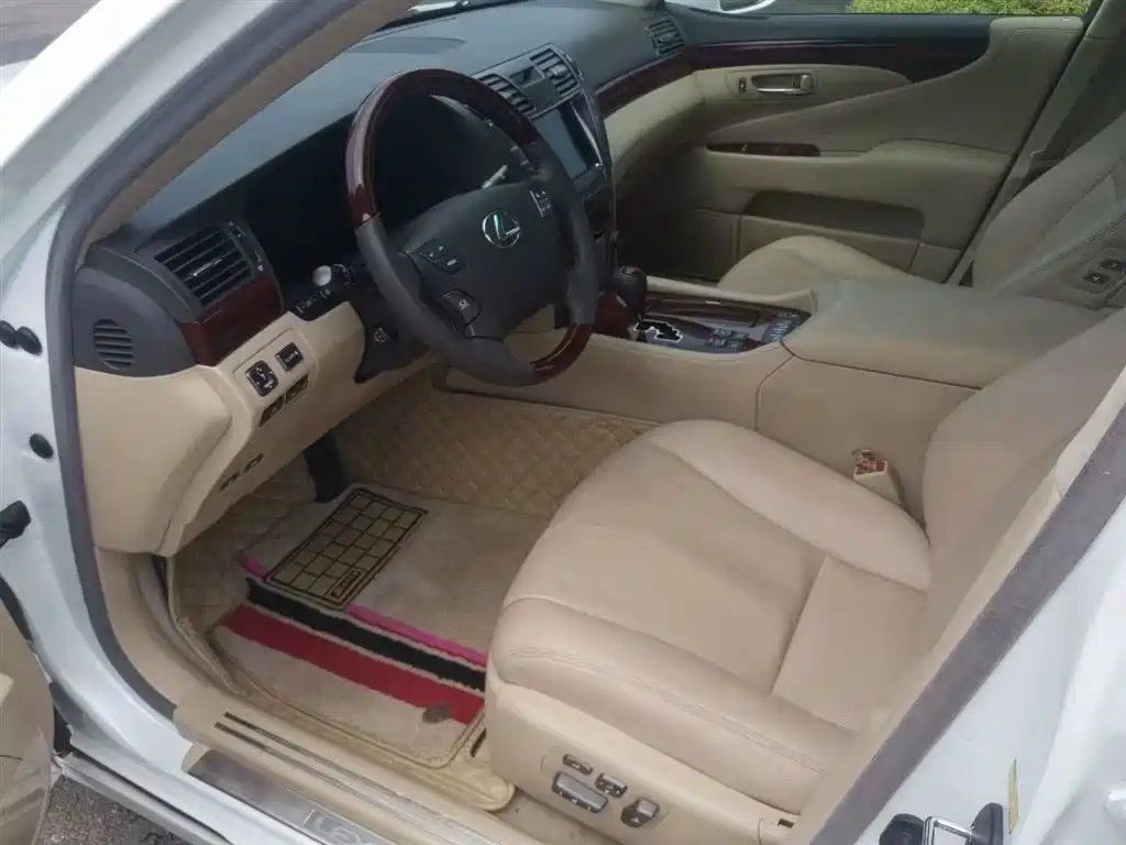 Lexus LS 460 L Distinguished