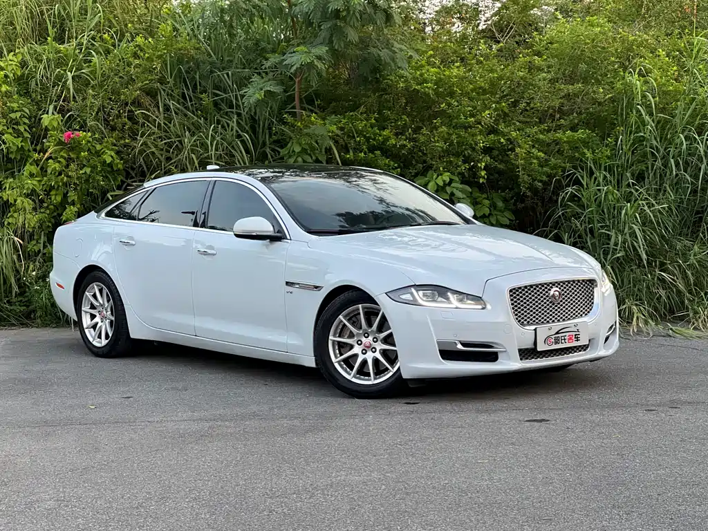 Jaguar XJ XJL 3.0 SC 2 WD Graceful Business