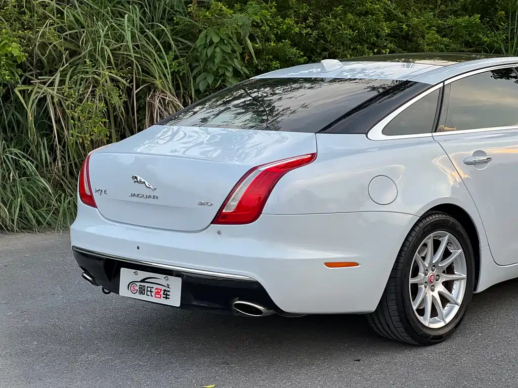 Jaguar XJ XJL 3.0 SC 2 WD Graceful Business
