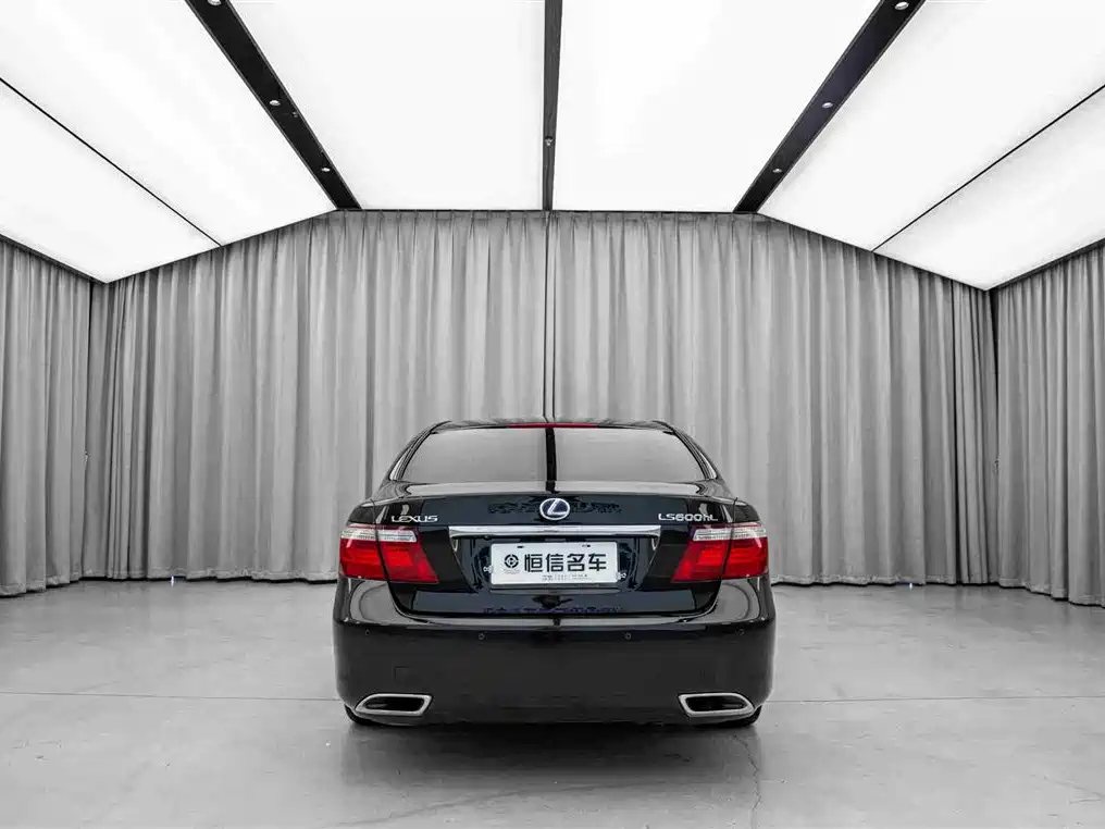Lexus LS 600 hL Distinguished