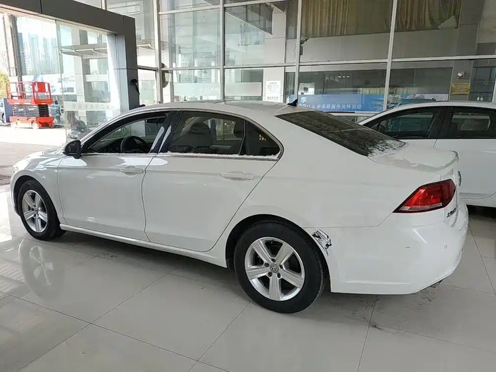 Lamando 230 TSI DSG Style