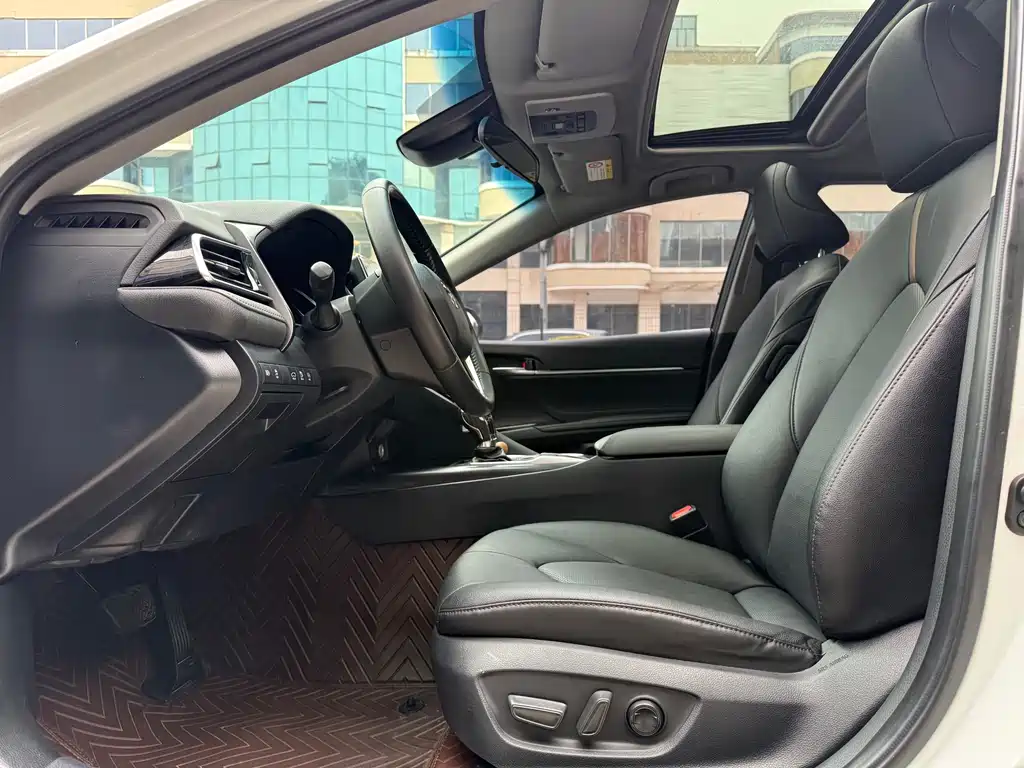 Camry 2.0 G Luxury