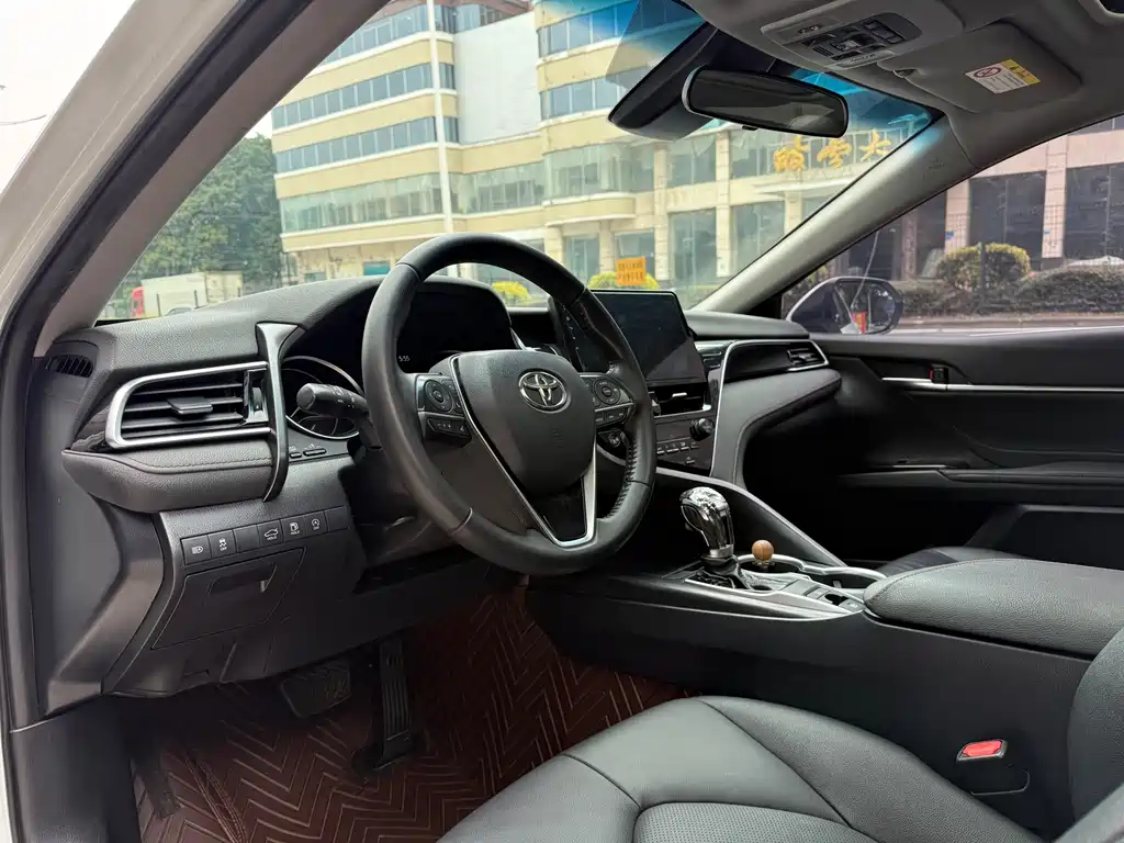 Camry 2.0 G Luxury