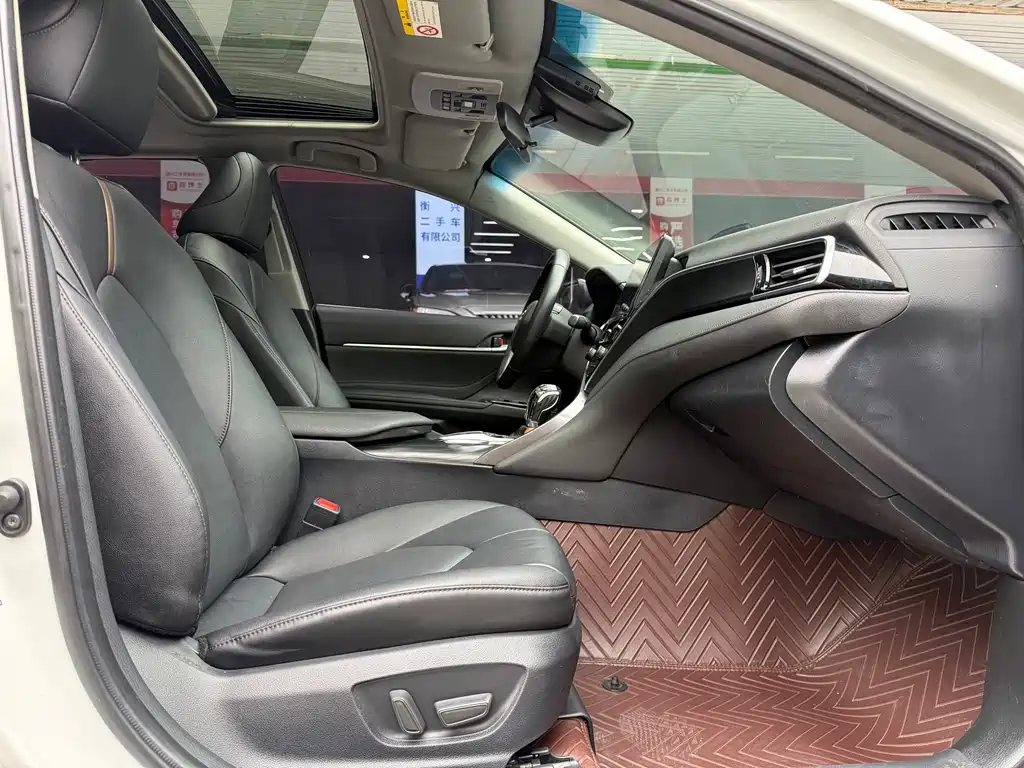 Camry 2.0 G Luxury