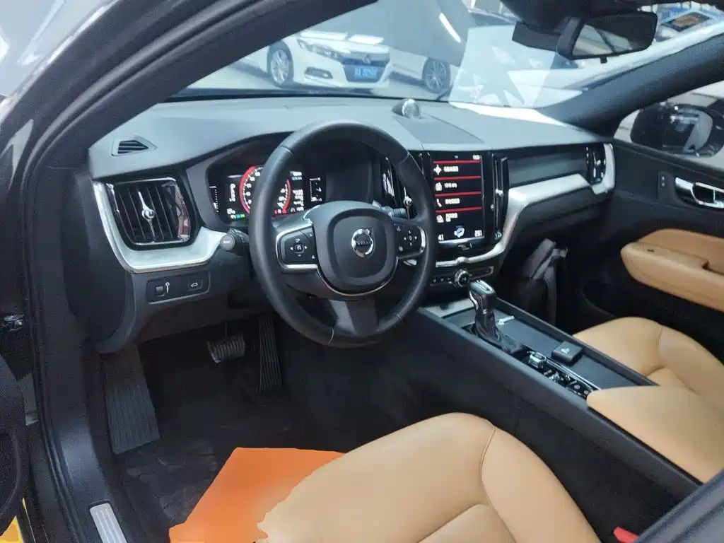 Volvo XC60 T5 4 WD Smart Ease CN-VI