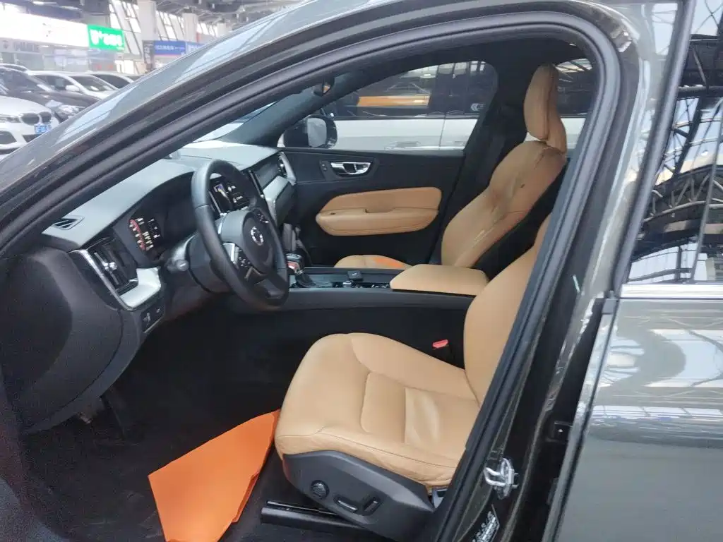 Volvo XC60 T5 4 WD Smart Ease CN-VI