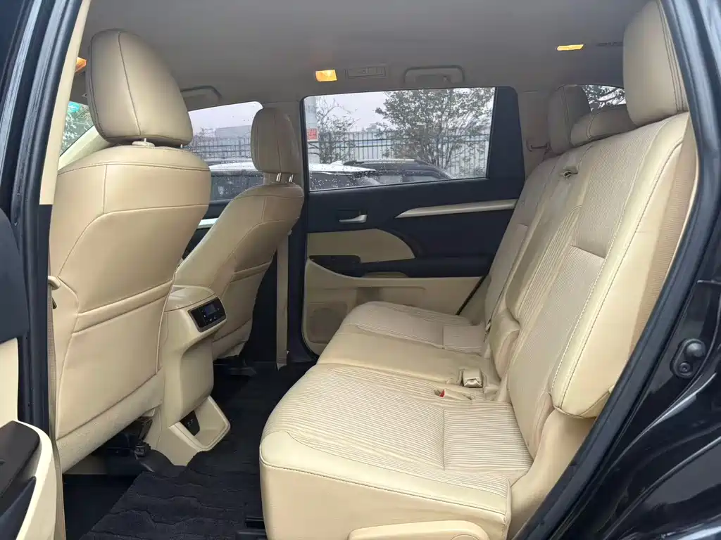 Highlander 2.0 T 2 WD Elite 5-seat