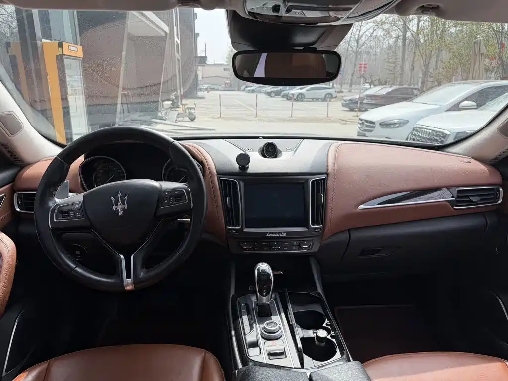 Levante 3.0 T Standard