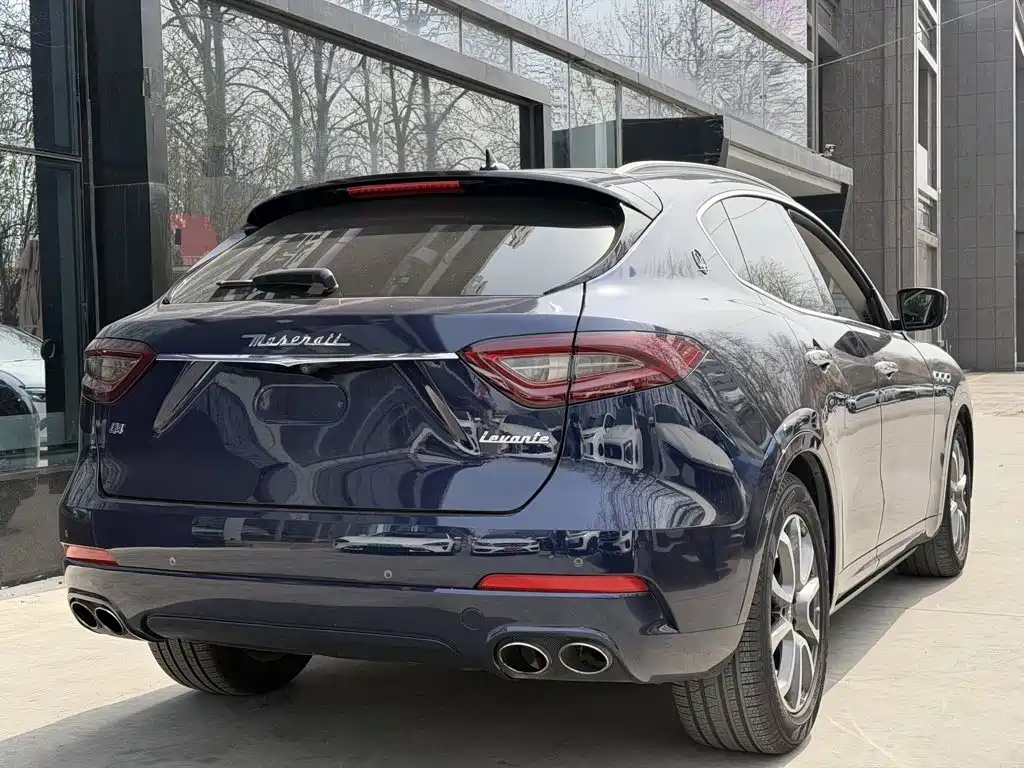Levante 3.0 T Standard