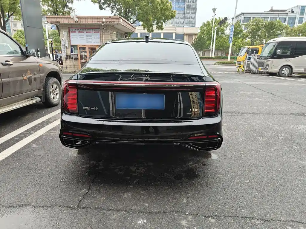 Hongqi H9 红旗H9 2025款 2.0 T 两驱旗畅私享风尚版 5座
