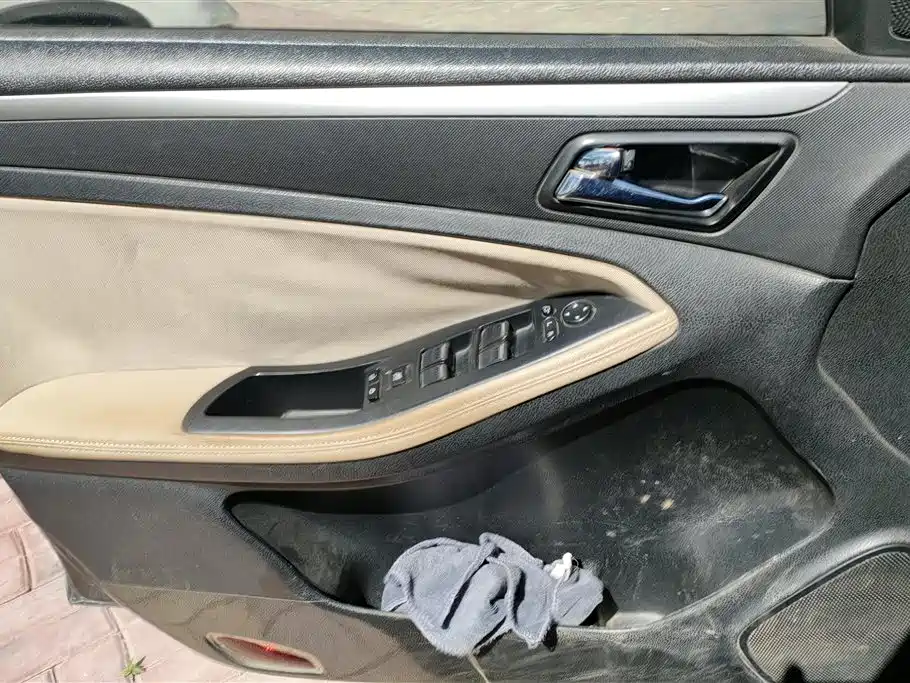 Besturn B70 奔腾B70 2014款 2.0 L 自动舒适型