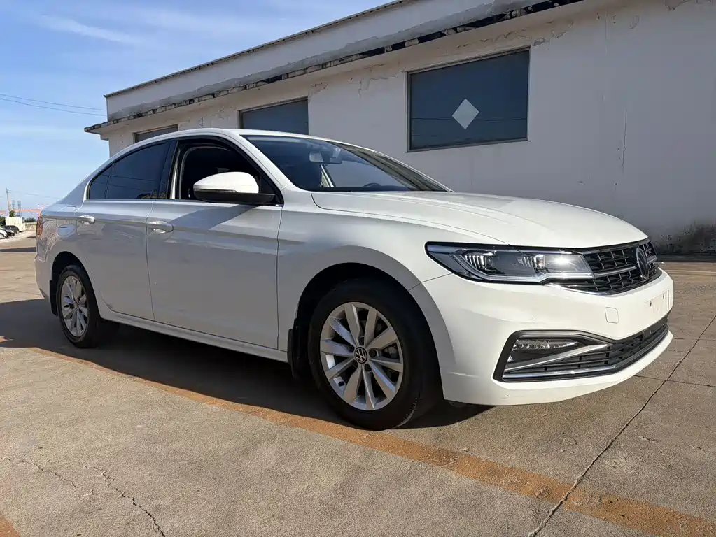 Bora 1.5 L Auto Elite Connected