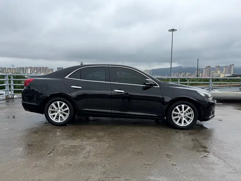 Malibu 2.0 L Auto Luxury