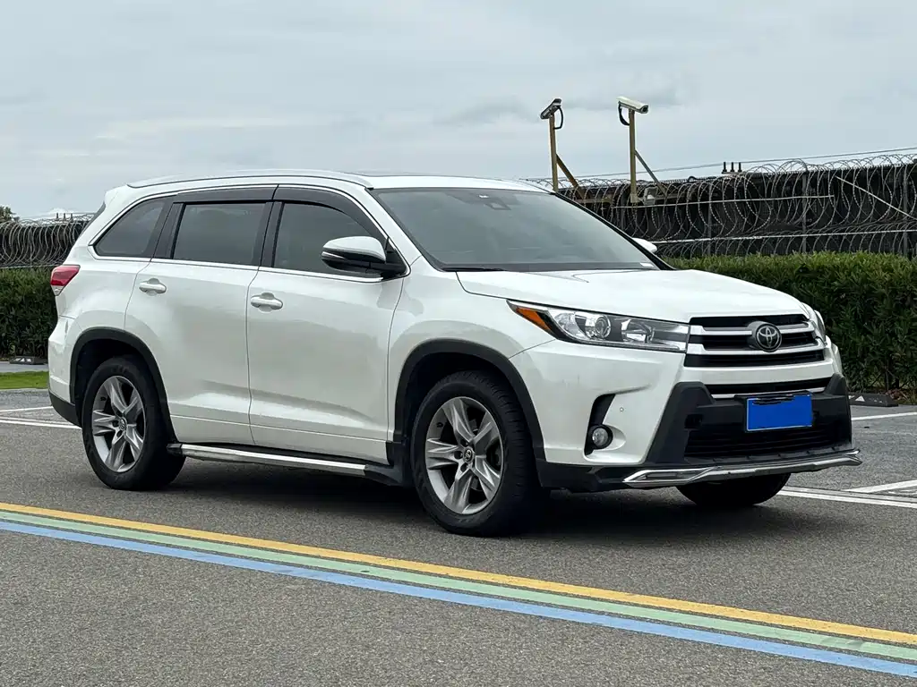 Highlander 2.0 T 4 WD Luxury 7-seat CN-V