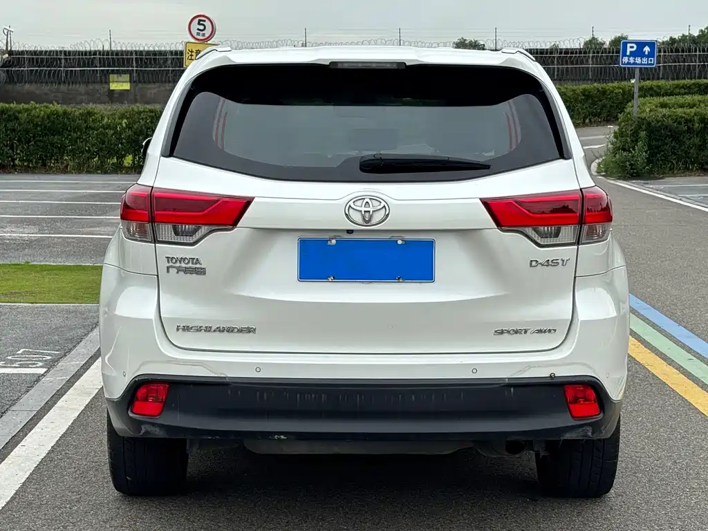 Highlander 2.0 T 4 WD Luxury 7-seat CN-V