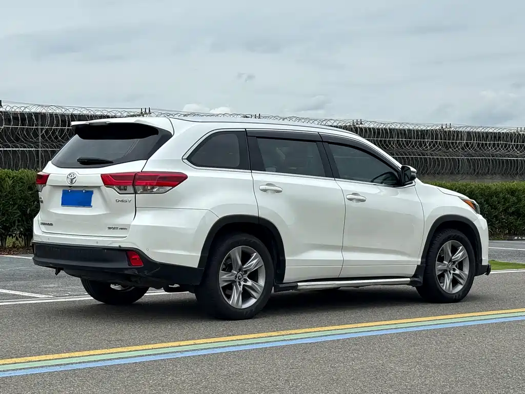 Highlander 2.0 T 4 WD Luxury 7-seat CN-V